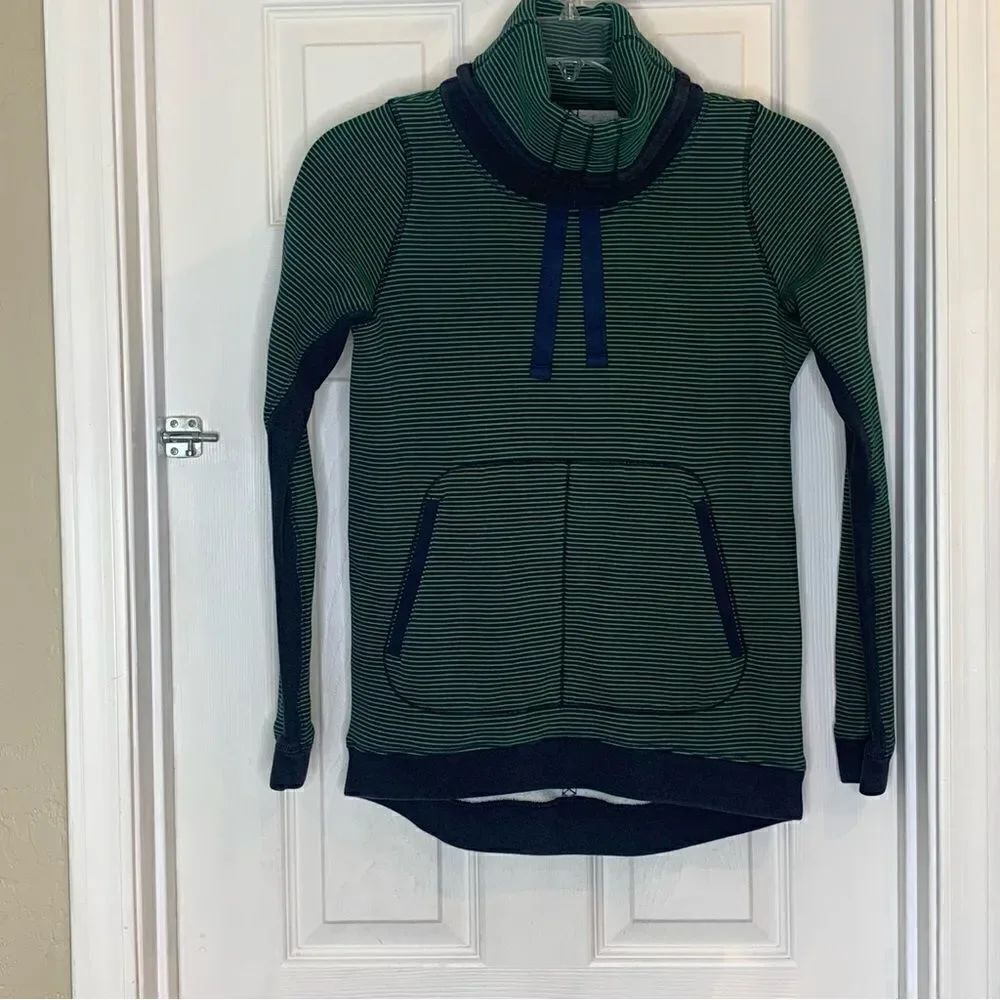 Lululemon Avenue Stripes  Pullover Size 8